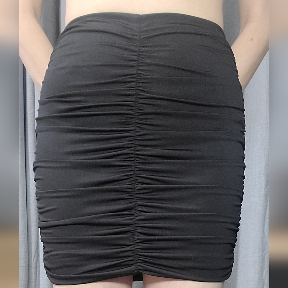Black ruched mini skirt